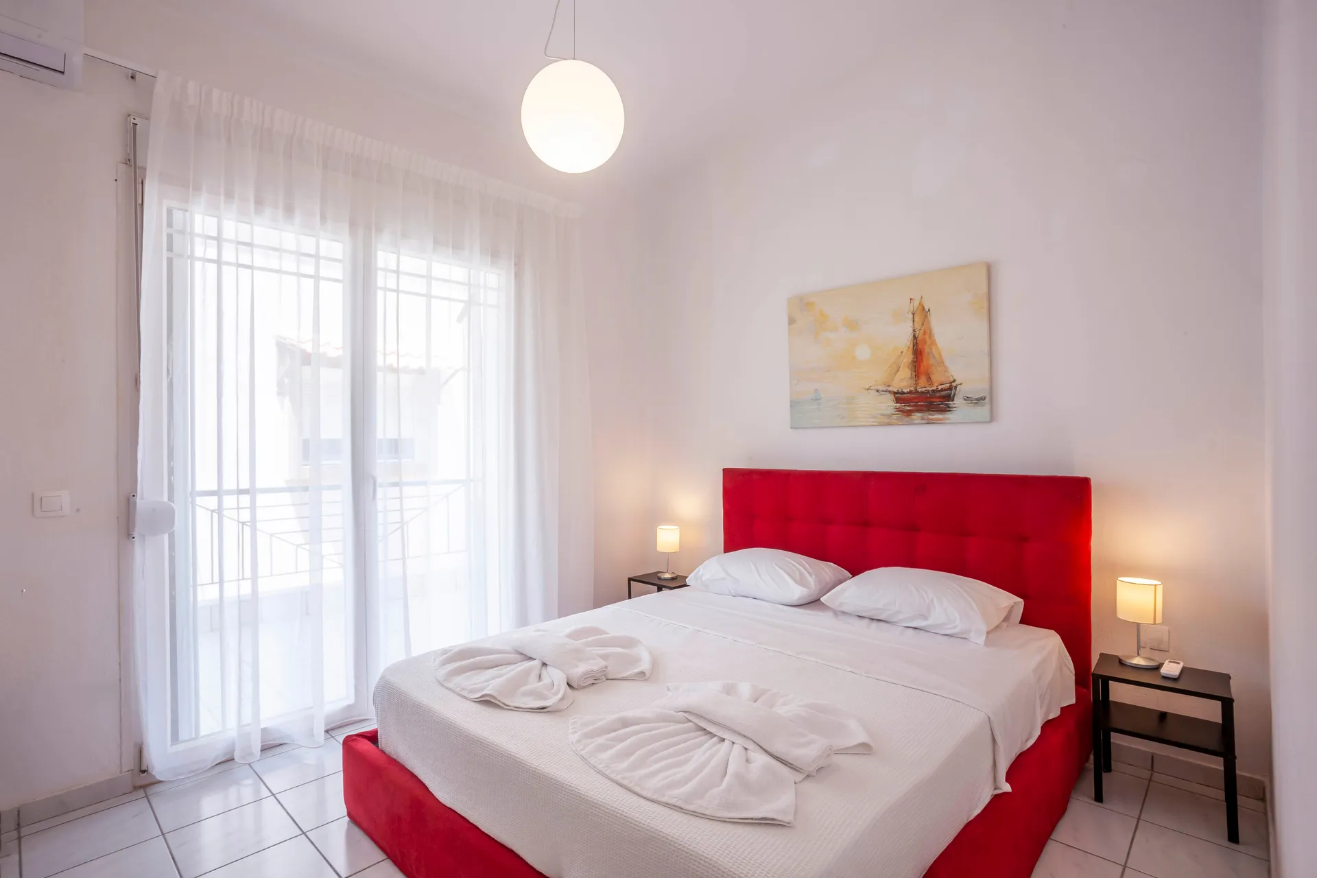Tiara Holidays - Aris Luxury - 3 bedroom apartment - bedroom 1